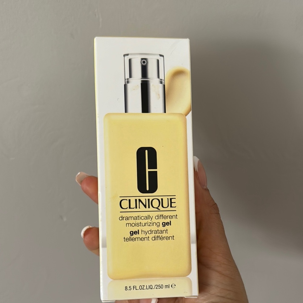 Clinique Dramatically Different Moisturizing Gel - Yellow